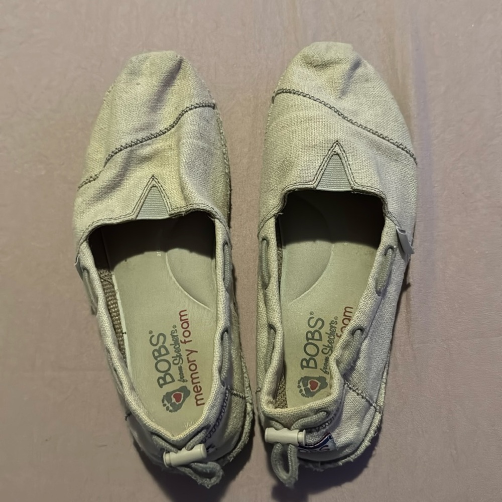 Canvas. Tan. Bobs. Size 8.